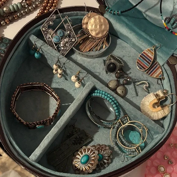 Round Leather and Cowhide Jewelry Case - Picture 4 of 7